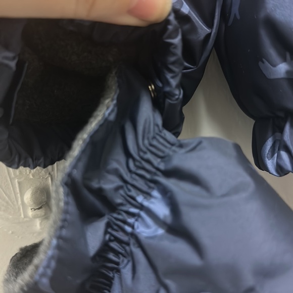 NWOT Gap Dino newborn snow suit size 0-6months - Picture 3 of 7